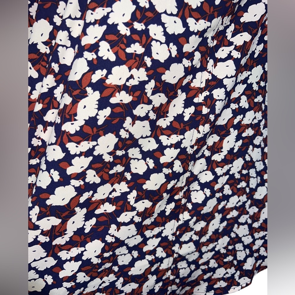 Lark and Ro floral printed blouse - Women's size XL- Blue/Brown/Cream - Picture 3 of 14